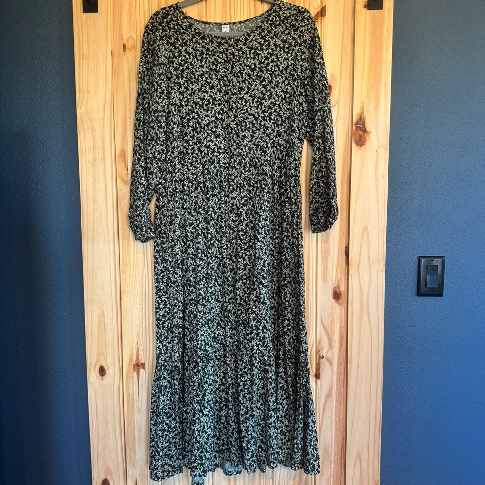 Dark Green & White Long Sleeve Leaf Print Maxi Dress size Medium - Picture 7 of 10
